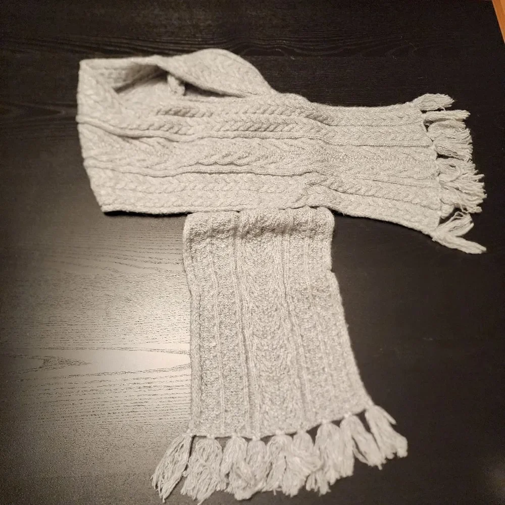 STEVE MADDEN Cable Knit Scarf